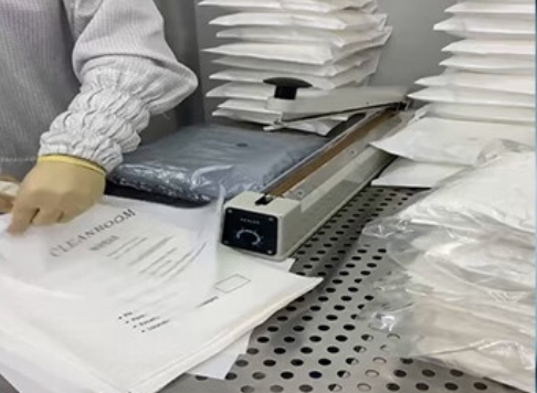 Cleanroom Wiper 100% Polyester Wiper Laser Cut Cleanroom Wipe